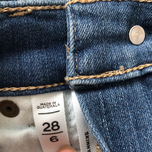 Loft Skinny Crop Size 6 - Picture 8 of 12